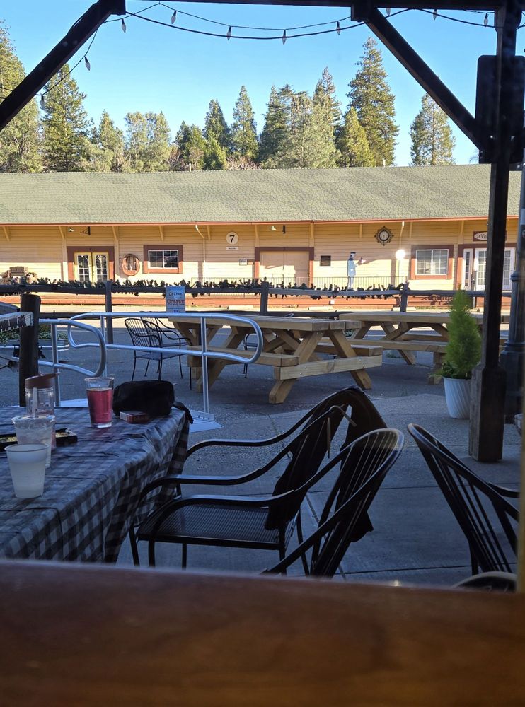 The outdoor patio at Main Street Pizza in Colfax